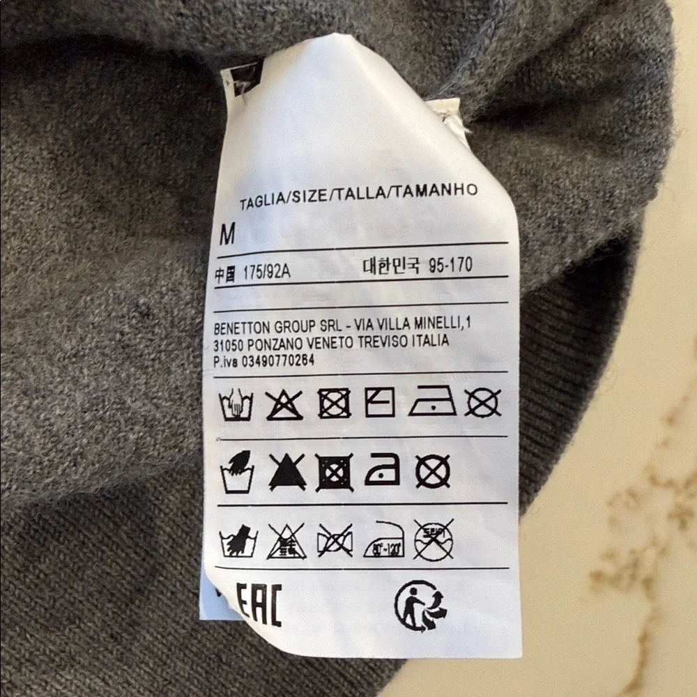 Boy’s United Colors Of Benetton Gray Crewneck Sweater Size M